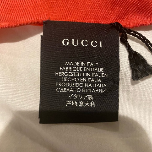 New with tags Gucci scarf 90 x 90-what are we going to do with all this future? - Picture 4 of 4